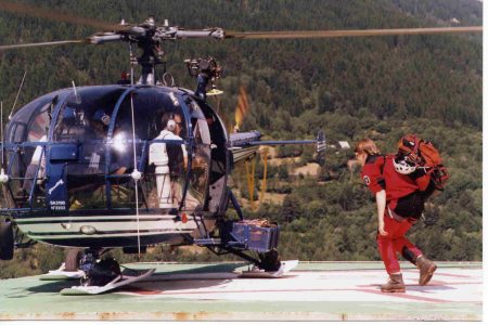 Cécile part en secours avec l'hélicoptère