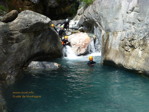 Saut, toboggan et baignade dans les vasques du canyon du Fournel Saut, toboggan et baignade dans les vasques du canyon du Fournel