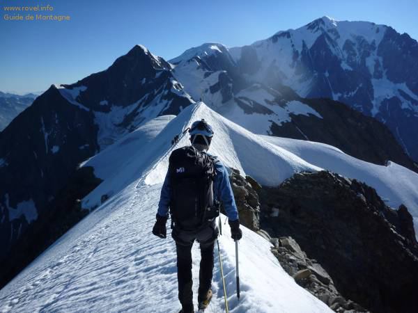 Dôme des Miages avec le Mont Blanc dans le fond Dôme des Miages avec le Mont Blanc dans le fond