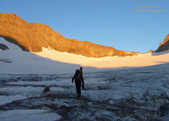 Le col du Sélé et l'arête des Boeufs Rouges