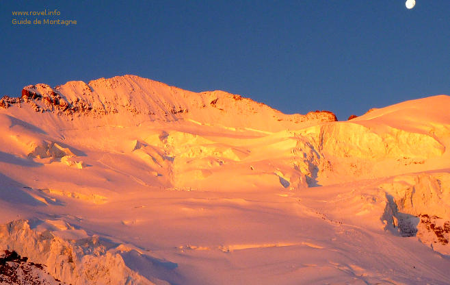La Barre des Écrins au lever du soleil