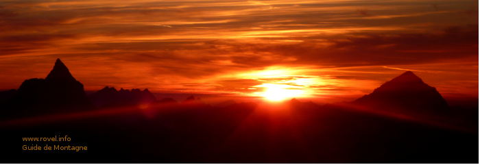 Coucher de soleil sur le Cervin et la Dent Blanche depuis la cabane Margherita Coucher de soleil sur le Cervin et la Dent Blanche depuis la cabane Margherita