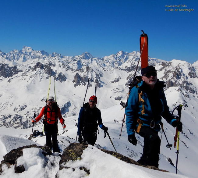 un peu de ski alpinisme vers le Rocher de la Grande Tempête. Clic pour voir en grand un peu de ski alpinisme vers le Rocher de la Grande Tempête