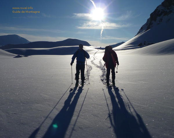Ski de rando autour des crêtes du Queyrellin au dessus du refuge du Chardonnet. Clic pour voir en grand Ski de rando autour des crêtes du Queyrellin au dessus du refuge du Chardonnet
