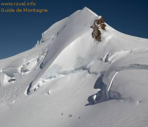 en traversant sous la pointe Paro. en traversant sous la pointe Paro